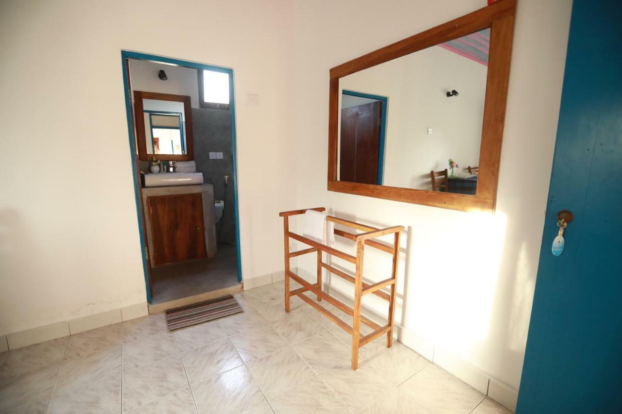 Dock Holiday Guest House Unawatuna Exterior photo